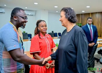 Ghanese delegatie bezoekt Suriname ter versterking beroepsonderwijs 3 Een delegatie uit Ghana heeft de afgelopen dagen een werkbezoek gebracht aan Suriname om mogelijke samenwerking te verkennen op het gebied van Technical and Vocational Education and Training (TVET). Het bezoek staat in het teken van economische ontwikkeling en het voorbereiden van de Surinaamse beroepsbevolking op de opkomende olie- en gasindustrie.