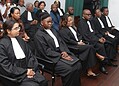 IMG 5928 768x472 1 Bij het Hof van Justitie Suriname zijn woensdag zes advocaat-stagiaires toegelaten en beëdigd. In toespraken riepen president I.H.M.H. Rasoelbaks en de procureur-generaal de nieuwe advocaten op tot integriteit, specialisatie en het ontwikkelen van digitale vaardigheden.