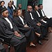 IMG 5928 768x472 1 Bij het Hof van Justitie Suriname zijn woensdag zes advocaat-stagiaires toegelaten en beëdigd. In toespraken riepen president I.H.M.H. Rasoelbaks en de procureur-generaal de nieuwe advocaten op tot integriteit, specialisatie en het ontwikkelen van digitale vaardigheden.