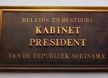 Kabinet president President Simons en minister Misiekaba bezoeken Colombia om de medische samenwerking te versterken en de zorg voor Surinaamse patiënten te verbeteren. Lees meer over deze