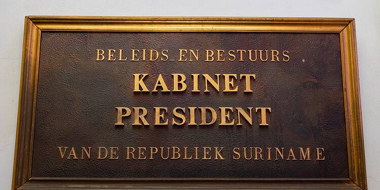 Kabinet president President Simons en minister Misiekaba bezoeken Colombia om de medische samenwerking te versterken en de zorg voor Surinaamse patiënten te verbeteren. Lees meer over deze