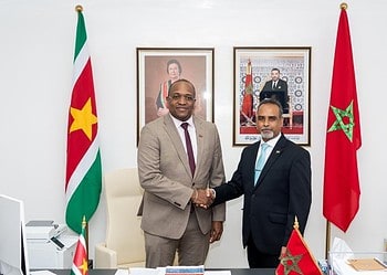 Minister Bouva bezoekt buitenposten in Marokko en Frankrijk 2 Minister Melvin Bouva van Buitenlandse Zaken, Internationale Handel en Samenwerking (BIS) heeft op 16 en 17 januari 2026 een werkbezoek gebracht aan de Surinaamse diplomatieke vertegenwoordigingen in Marokko en Frankrijk. In Marokko ging het om de ambassade in Rabat en het consulaat-generaal in Dakhla. In Frankrijk bezocht hij de ambassade in Parijs.