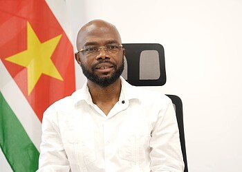 Minister Misiekaba 1 De regering werkt aan een nieuwe loonreeks voor zorgpersoneel en investeert in huisvesting om personeel te behouden. Lees verder voor alle details en ontwikkelingen ....