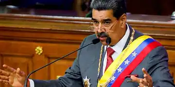 Nicolas Maduro presentara su reforma a la Constitucion venezolana en enero de 2026 696x431 1 Nicolás Maduro staat vandaag voor de rechter in New York, terwijl Delcy Rodríguez tijdelijk het leiderschap in Venezuela overneemt. Lees verder voor alle details en