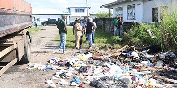 OGA start ophaal grofvuil in strijd tegen chikungunya 4 Het ministerie is volgens Moenne bezig met het inlopen van achterstallige betalingen aan ondernemers die verantwoordelijk zijn voor de vuilophaal. De betalingsachterstanden zouden al sinds 2024 bestaan.