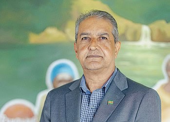 Onderminister Jadnanansing Onderminister Jadnanansing benadrukt het belang van betere samenwerking en toegankelijkheid in de mentale gezondheidszorg. Ontdek hoe hij dit wil verbeteren en lees verder.