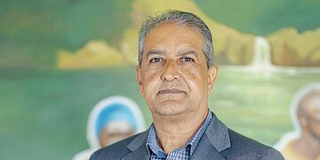 Onderminister Jadnanansing Onderminister Jadnanansing benadrukt het belang van betere samenwerking en toegankelijkheid in de mentale gezondheidszorg. Ontdek hoe hij dit wil verbeteren en lees verder.