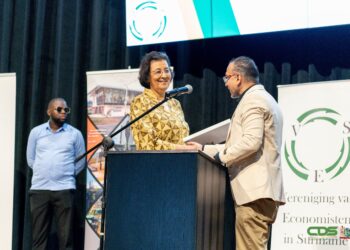 President Simons Terugdringen inflatie vraagt tijd consistentie en verantwoordelijkheid 5 President Simons benadrukt dat het terugdringen van inflatie tijd en consistent beleid vraagt, met gerichte steun voor kwetsbaren. Lees verder