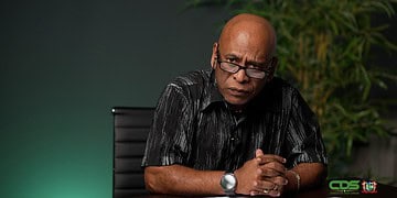 RGD arts Koendjbiharie Ruim 3.700 Surinamers dragen onwetend hiv virus 4 1536x864 1 Aloysius Koendjbiharie, arts bij de Regionale Gezondheidsdienst (RGD), vraagt dringend aandacht voor de hiv-situatie in Suriname. Op basis van de meest recente data van UNAIDS en het Nationaal Aids Programma (NAP) leefden er in 2024 naar schatting ongeveer 7.900 mensen met hiv in Suriname. In hetzelfde jaar werden ruim 50.000 hiv-testen afgenomen.