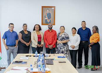 RGD moet met inzet nieuw stichtingsbestuur in ere worden hersteld 5 Minister André Misiekaba van Volksgezondheid, Welzijn en Arbeid (VWA) heeft een nieuw stichtingsbestuur geïnstalleerd bij de Stichting Regionale Gezondheidsdienst (RGD).