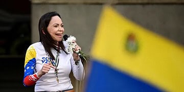 Screenshot 2026 01 10 163933  Het Noorse Nobel Instituut stelt dat de Nobelprijs voor de Vrede niet kan worden overgedragen, gedeeld of ingetrokken. De reactie volgt op uitspraken van de Venezolaanse oppositieleider María Corina Machado, die suggereerde haar Vredesprijs 2025 aan de Amerikaanse president Donald Trump te willen geven.