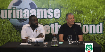 Bondscoach Henk ten Cate en Natio General Manager Brian Tevreden tijdens een persconferentie