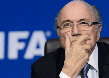 Screenshot 2026 01 27 123150 De voormalige FIFA-voorzitter Sepp Blatter heeft zich uitgesproken achter de Zwitserse jurist Mark Pieth, die supporters adviseert om niet naar de Verenigde Staten te reizen voor het WK. Blatter citeerde Pieth op sociale media en stelde dat het toernooi “terecht ter discussie” wordt gesteld.