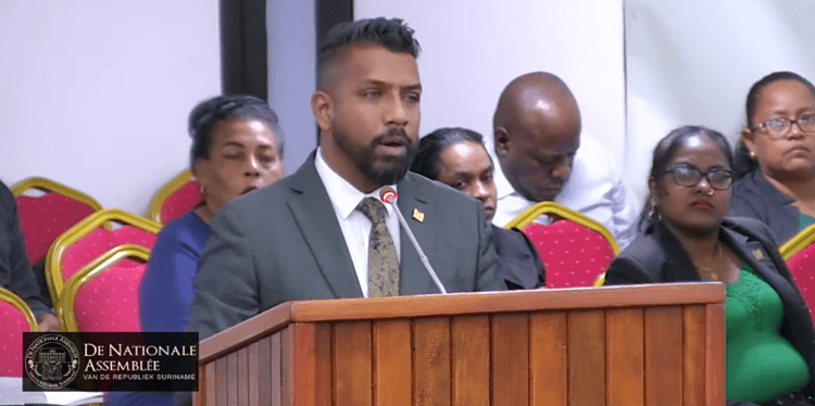 Minister van Justitie en Politie, Harish Monorath in de Nationale Assemblee