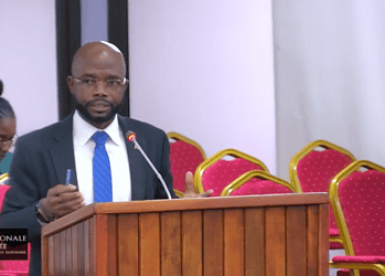 Screenshot 2026 01 29 195732 “Er is opvang voor nierpatiënten in Nickerie”, zei minister André Misiekaba van Volksgezondheid, Welzijn en Arbeid donderdag in het parlement.
