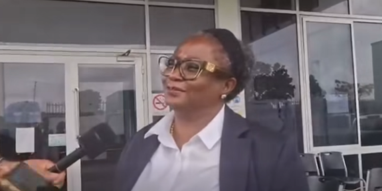 Screenshot 2026 01 30 141629 Luitenant-kolonel Danielle Veira, voormalig hoofd van het Directoraat Nationale Veiligheid, is door de Krijgsraad volledig vrijgesproken. De auditeur-militair had negen jaar cel en onmiddellijke gevangenneming geëist. Veira reageerde na afloop emotioneel en verwees herhaaldelijk naar haar geloof.