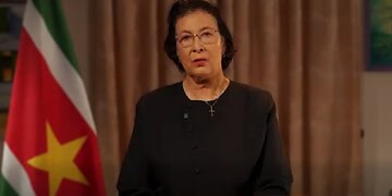 Simons toespraak President Simons benadrukt dat zij nooit sprak over vervanging van de procureur-generaal en zet in op stabiliteit. Lees verder voor het volledige interview.