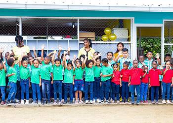 Staatsolie Foundation levert OS II Livorno volledig gerenoveerd op 8 De Openbare School II Livorno is na een grondige renovatie weer sprankelend en veilig voor leerlingen en leerkrachten dankzij Staatsolie Foundation. Lees verder voor meer ....