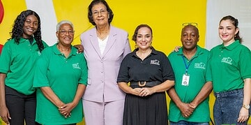 Stichting Weid Mijn Lammeren maakt jongeren Koewarasan weerbaar 9 Veertien jongeren uit Koewarasan hebben met succes trainingen gevolgd in weerbaarheid, taal en sport. Ontdek hoe dit project hen sterker maakt en steun biedt. Lees