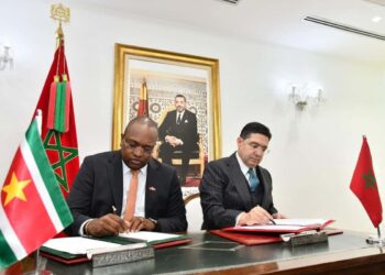 Suriname en Marokko verstevigen bilaterale samenwerking 2 Suriname en Marokko versterken hun samenwerking met nieuwe afspraken op energie, onderwijs en landbouw. Lees verder voor alle details.