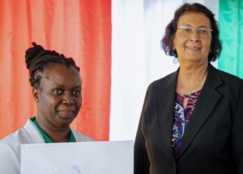 Verpleegkundigen en leerkrachten ontvangen toewijzingsbeschikkingen 9 e1768935878140 Verpleegkundigen en leerkrachten ontvingen eindelijk hun gronddocumenten, een belangrijke stap naar een eigen woning. Lees verder om te ontdekken wat dit voor hen betekent ....