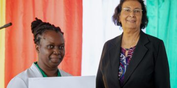 Verpleegkundigen en leerkrachten ontvangen toewijzingsbeschikkingen 9 e1768935878140 Verpleegkundigen en leerkrachten ontvingen eindelijk hun gronddocumenten, een belangrijke stap naar een eigen woning. Lees verder om te ontdekken wat dit voor hen betekent ....