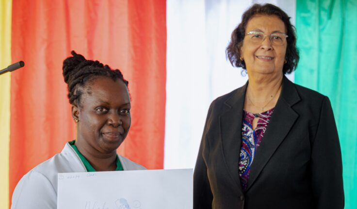 Verpleegkundigen en leerkrachten ontvangen toewijzingsbeschikkingen 9 e1768935878140 Verpleegkundigen en leerkrachten ontvingen eindelijk hun gronddocumenten, een belangrijke stap naar een eigen woning. Lees verder om te ontdekken wat dit voor hen betekent ....