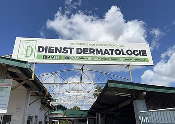 Wereld lepra dag 1 Wereld Lepradag, die jaarlijks op de laatste zondag van januari wordt gehouden, zet ook in Suriname lepra opnieuw op de agenda. De Dienst Dermatologie wijst erop dat de ziekte volledig te genezen is, maar dat onwetendheid en stigma nog vaak leiden tot late diagnoses.