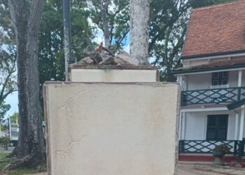 WhatsApp Image 2026 01 02 at 8.16.41 AM e1767353409586 De bronzen kop van Eddy Snijders bij Fort Zeelandia is gestolen. Heb jij iets gezien? Lees het volledige verhaal en help mee met het onderzoek.