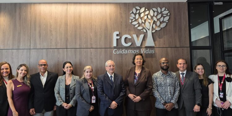 President Jennifer Simons tijdens haar bezoek bij het ziekenhuis HIC in Columbia