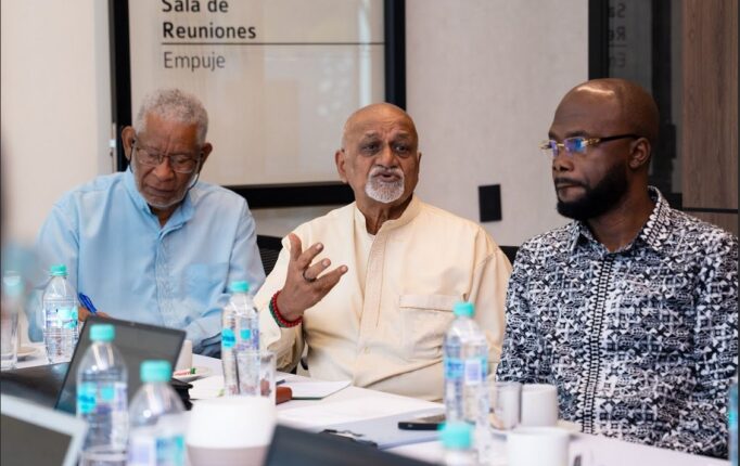 WhatsApp Image 2026 01 13 at 6.05.53 PM President Jennifer Geerlings-Simons hield op 12 januari 2026 een persconferentie over haar werkbezoek aan het Hospital Internacional de Colombia (HIC) in Bucaramanga, Colombia. Vanuit de overheid werd benadrukt dat het om een werkbezoek ging, op uitnodiging van het ziekenhuis, met de focus op samenwerking in de gezondheidszorg.