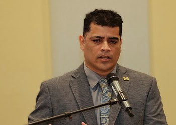 adhin rechterlijke macht De voorzitter van De Nationale Assemblee (DNA) heeft tijdens het congres ‘Modernisering Rechterlijke Macht’ op donderdag 22 januari 2026 in Paramaribo benadrukt dat de hervorming van de Surinaamse rechtspleging niet alleen een onderwerp is voor juristen, maar een kernvraagstuk voor de rechtsstaat, maatschappelijke rust en economische ontwikkeling.