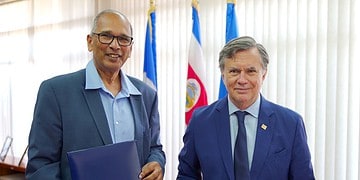 Guyanese agronomist Muhammad Ibrahim (left) will serve as IICA Director General for the period 2026-2030, succeeding Argentine veterinarian Manuel Otero, who held the position for two consecutive terms.
