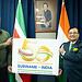 jubileumlogo markeert 50 jaar diplomatieke betrekkingen Suriname India 2 Minister Melvin Bouva van Buitenlandse Zaken, Internationale Handel en Samenwerking (BIS) heeft vrijdag 23 januari 2026 samen met de Indiase ambassadeur in Suriname, Subhash Prasad Gupta, een gezamenlijk jubileumlogo gepresenteerd ter markering van 50 jaar diplomatieke betrekkingen tussen Suriname en India. De diplomatieke relatie tussen beide landen werd op 23 januari 1976 aangegaan.