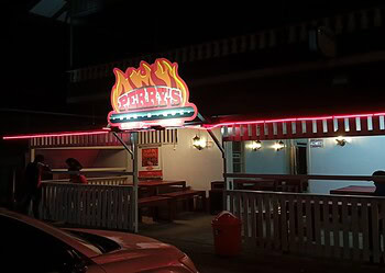 perry bbq Perry’s BBQ keert terug na jaren van afwezigheid en blijft trouw aan kwaliteit en traditie. Ontdek het inspirerende verhaal achter