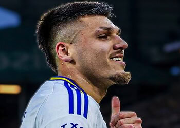 piroe Joël Piroe geniet bij Leeds United, maar krijgt weinig speeltijd en weigert aanbiedingen van andere clubs. Benieuwd naar zijn toekomst? Lees het hele verhaal hier ....