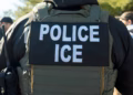 police ice agent file De Amerikaanse immigratiedienst Immigration and Customs Enforcement (ICE) ligt opnieuw onder vuur na de dood van Renée Nicole Good (37), die op 7 januari 2026 in zuid-Minneapolis tijdens een federale operatie in haar voertuig werd doodgeschoten door ICE-agent Jonathan Ross.