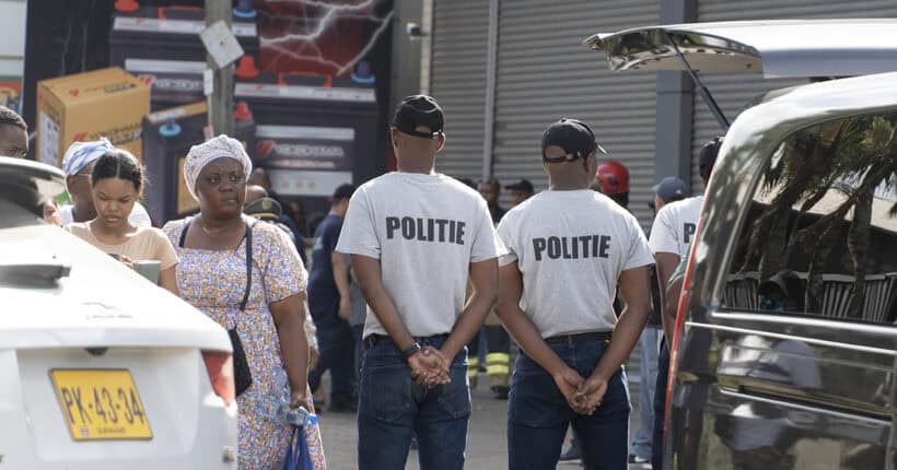 politie 909 De regering betuigt diep medeleven na het zware ongeluk op de Johannes Mungrastraat en roept op tot veilig rijgedrag. Lees