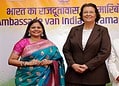 India viert 77e Republieksdag in Paramaribo en markeert 50 jaar diplomatieke banden met Suriname 2 president india ambassadeur Tijdens een receptie in Paramaribo ter gelegenheid van de 77e Republieksdag van India heeft Subhash P. Gupta de Indiase ambassadeur de nadruk gelegd op democratische waarden, economische en technologische vooruitgang en de ‘gouden jubileum’-mijlpaal van 50 jaar diplomatieke betrekkingen tussen India en Suriname.