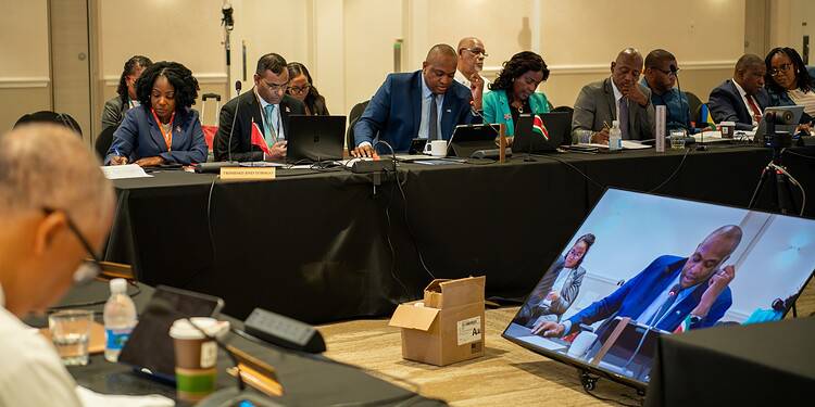 0a99c355 8e15 4e8b b4d4 77fe2711a993 Minister Melvin Bouva (BIS) heeft dinsdag 24 februari 2026 in Basseterre, Saint Kitts and Nevis, deelgenomen aan een speciale CARICOM-ministerraad. Op de agenda stonden onder meer de begroting 2026, de CSME, herstelbetalingen en wijzigingen rond oorsprongsregels en industriebeleid.