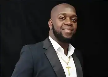 22 Monche Atompai Een reconstructie van de machtsopbouw rond Monché Monchémel bij De Melkcentrale Paramaribo, de communicatieblunder rond “MonchéMel” en de vermeende SZF-contractconstructies. Het stuk plaatst de snelle val in een bredere context van toezicht, integriteit en politieke patronage.