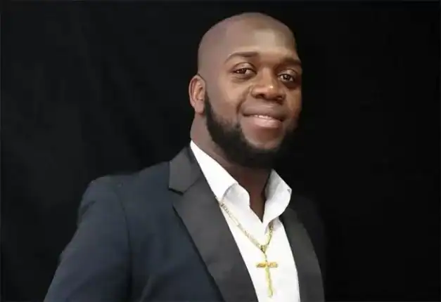 22 Monche Atompai Een reconstructie van de machtsopbouw rond Monché Monchémel bij De Melkcentrale Paramaribo, de communicatieblunder rond “MonchéMel” en de vermeende SZF-contractconstructies. Het stuk plaatst de snelle val in een bredere context van toezicht, integriteit en politieke patronage.