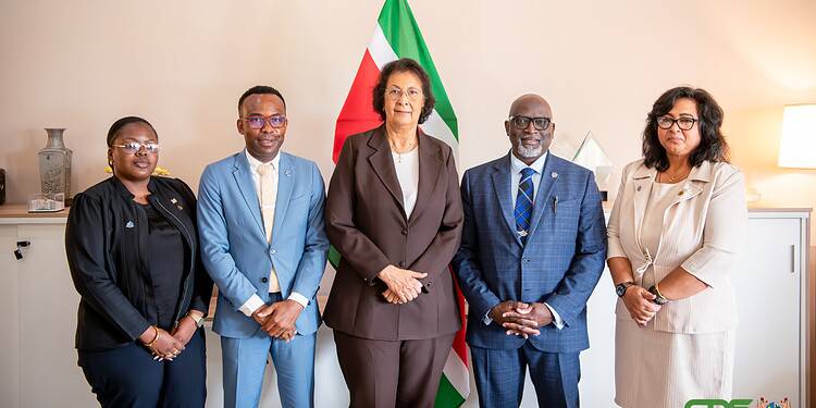 2c21047b adf0 472f a24f 9f17cca815c1 Luitenant-kolonel Michael Jones, uitvoerend directeur van CARICOM IMPACS, heeft vrijdag 6 februari 2026 een beleefdheidsbezoek gebracht aan president Jennifer Simons. De ontmoeting vond plaats op het Kabinet van de President.