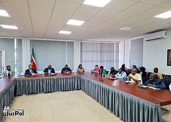 631029043 1302553431901025 8740778412802896786 n Op het ministerie van Natuurlijke Hulpbronnen (NH) is donderdag 5 februari 2026 een evaluatieoverleg gehouden over veiligheid, orde en naleving van afspraken rond mijnactiviteiten in het Matawai-gebied.