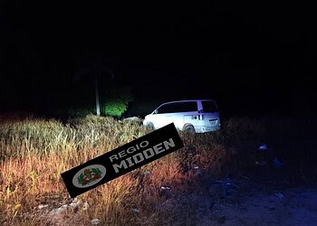 640145352 122312508368011040 5448040056400464664 n De pro-bemanning van het politiebureau Rijsdijk heeft in de vroege ochtend tijdens surveillance een onbeheerd voertuig aangetroffen aan de Meursweg, ter hoogte van het viaduct. Het gaat om een wit gelakt busje van het merk Toyota Voxy, dat aan de achterzijde geen kentekenplaat had.