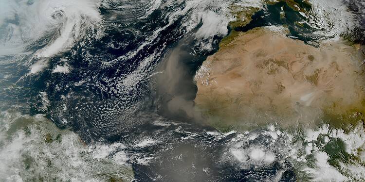 641602171 1330462895782677 3868381145781396496 n Het ministerie van Volksgezondheid, Welzijn en Arbeid (VWA) waarschuwt voor verslechterde luchtkwaliteit door Saharastof en rook van vuilverbranding en grasbranden. Sinds 22 februari is in Suriname een opvallende stofwolk zichtbaar. Gevoelige groepen krijgen het advies extra voorzorgsmaatregelen te nemen.