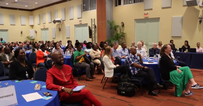 645092783 1334793632016270 5259934323532912581 n Minister van Volksgezondheid, Welzijn en Arbeid André Misiekaba heeft zaterdag 28 februari 2026 officieel het tweedaags symposium over mentale gezondheid geopend. Het evenement vindt plaats in de Ballroom van Hotel Torarica en wordt georganiseerd ter gelegenheid van het 130-jarig jubileum van het Psychiatrisch Centrum Suriname (PCS).