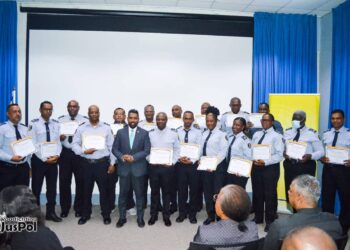 Certificaatuitreiking Case Management voor penitentiaire ambtenaren 5 Een groep penitentiaire ambtenaren heeft maandag het certificaat Case Management ontvangen. Tijdens de uitreiking benadrukte Harish Monorath dat case management een belangrijke schakel vormt richting succesvolle re-integratie van gedetineerden.