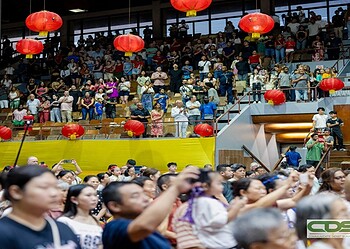 Chinees Nieuwjaarsgala De Suriname Chinese United Association (SCUA) heeft dinsdagavond 17 februari 2026 een Chinese New Year Gala georganiseerd in de Anthony Nesty Sporthal. Het evenement, gehouden ter viering van het Jaar van het Vuurpaard, stond volgens de organisatie in het teken van eenheid en groei binnen de Surinaamse samenleving.