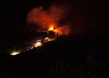 Brand olieverwerkingsbedrijf waterland onder controle